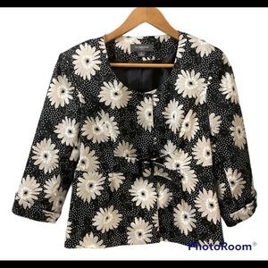 Liz Claiborne Black belted daisy jacket size 6